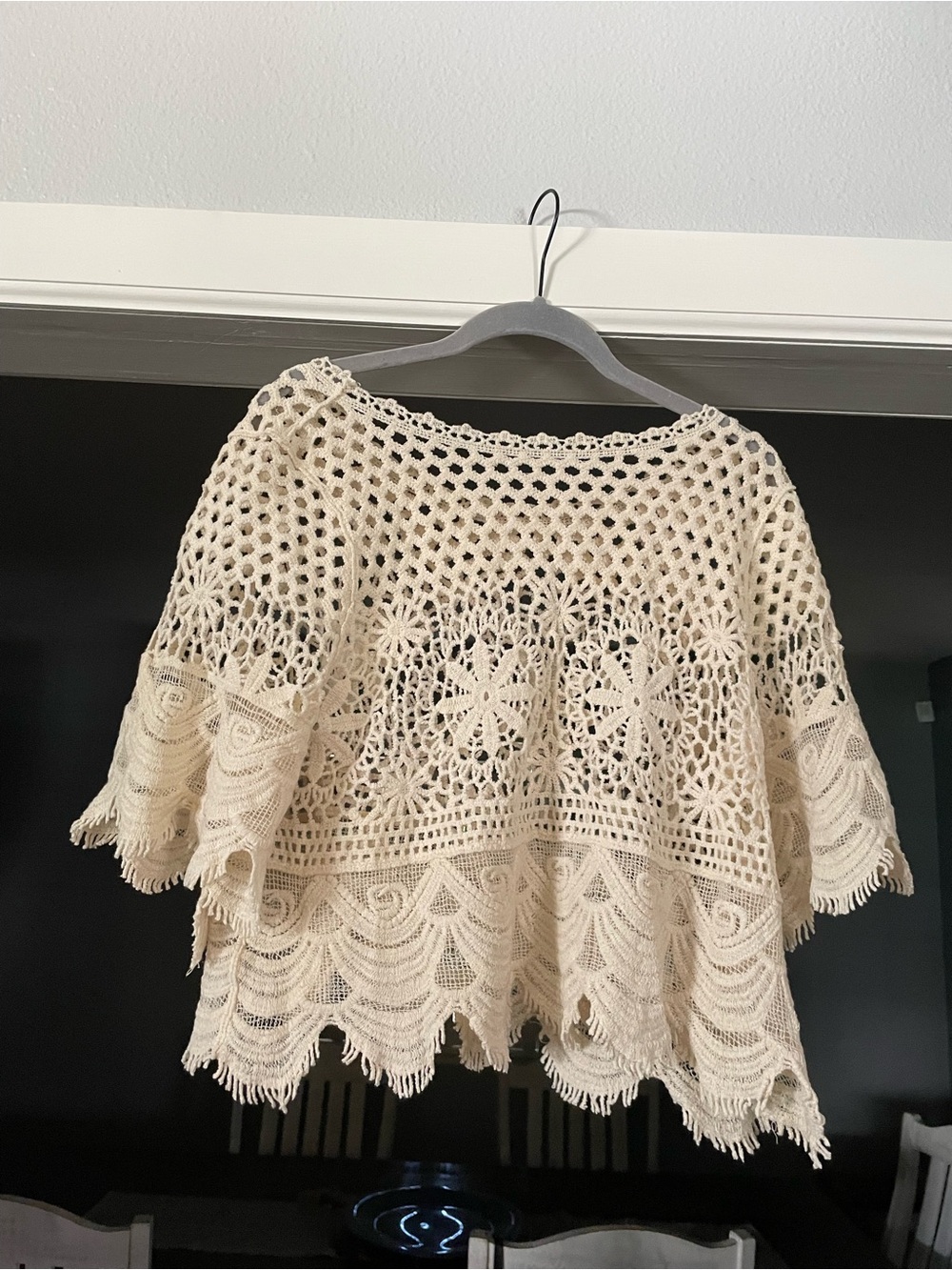 Cream Lace Top ~ Like New - Picture 2 of 7